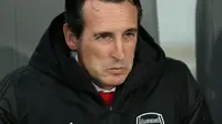 Ekspresi Manajer Arsenal Unai Emery saat menyaksikan anak asuhnya bertanding melawan Vitoria di Stadion D Afonso Henriques, Portugal, Rabu (6/11/2019). Emery menjadi Manajer Arsenal menggantikan Arsene Wenger pada musim panas 2018. (AP Photo/Luis Vieira, FILE)