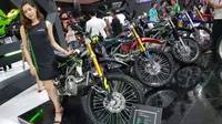 Kawasaki hadirkan KLX 150 Warna dan Striping baru di Jakarta Fair Kemayoran 2018. (Herdi Muhardi)