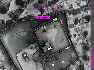 Gambar dari video yang dirilis Departemen Pertahanan AS pada 30 Oktober 2019 menunjukkan rumah persembunyian pemimpin ISIS Abu Bakr al-Baghdadi. Pentagon merilis video dan foto operasi militer pasukan khusus AS yang menewaskan Abu Bakr al-Baghdadi pada 26 Oktober 2019. (Department of Defense via AP)