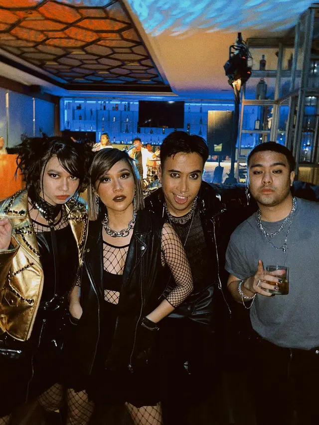 Tema Emo Night, Ini 7 Momen Pesta Ultah Vidi Aldiano Bareng Sahabat