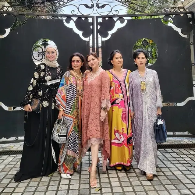 6 Momen Mayangsari Buka Puasa Bersama Geng Sosialita, Mewah