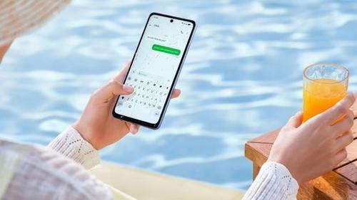 OPPO A60 digenggaman