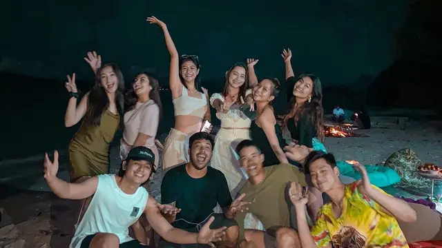 6 Potret Liburan Hana Saraswati di Labuan Bajo, Seru Bareng Kekasih dan Sahabat