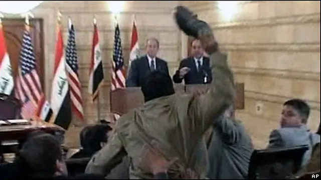 14-12-2008: Presiden AS George W Bush Dilempar Sepatu