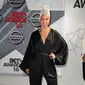 Alicia Keys dalam balutan busana dari Stella McCartney di BET 2016