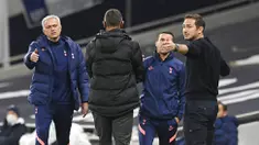 Pertandingan Tottenham Hotspur melawan Chelsea di babak keempat Piala Liga Inggris diwarnai keributan antara Jose Mourinho dan Frank Lampard. (Neil Hall/Pool via AP)