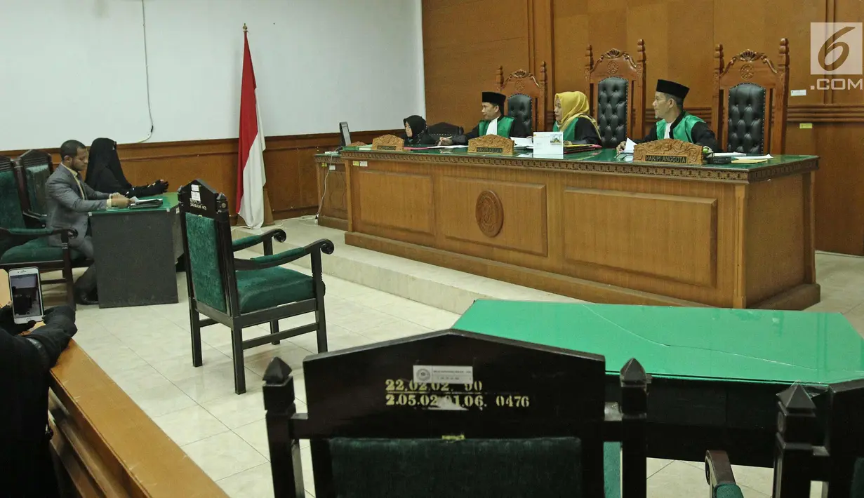 Suasana sidang mediasi komedian Caisar dan Indadari di Pengadilan Agama Depok, Jawa Barat, Selasa (31/10). Sidang Cerai Indadari dengan Caisar dengan putusan mediasi yang tidak dihadiri Caisar. (Liputan6.com/Herman Zakharia)