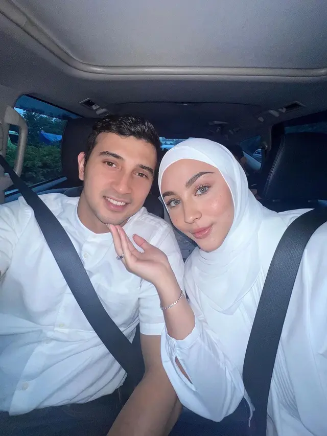 Aktris Berhijab Sepulang Umroh