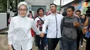 Pasangan suami istri tersebut bukanlah orang lain, melainkan anak Atut yang datang bersama istrinya, Ade Rossi (Liputan6.com/Johan Tallo)