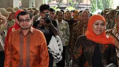 Khofifah Indar Parawansa didampingi Salim Segaf Al Jufri  saat tiba di gedung Kementerian Sosial, Jakarta, Selasa (28/10/2014). (Liputan6.com/Miftahul Hayat)