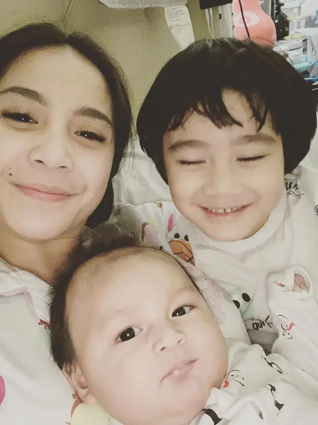 Bak Saudara Kandung, Ini 6 Potret Kedekatan Rafathar Malik Ahmad dan Kiano Tiger Wong
