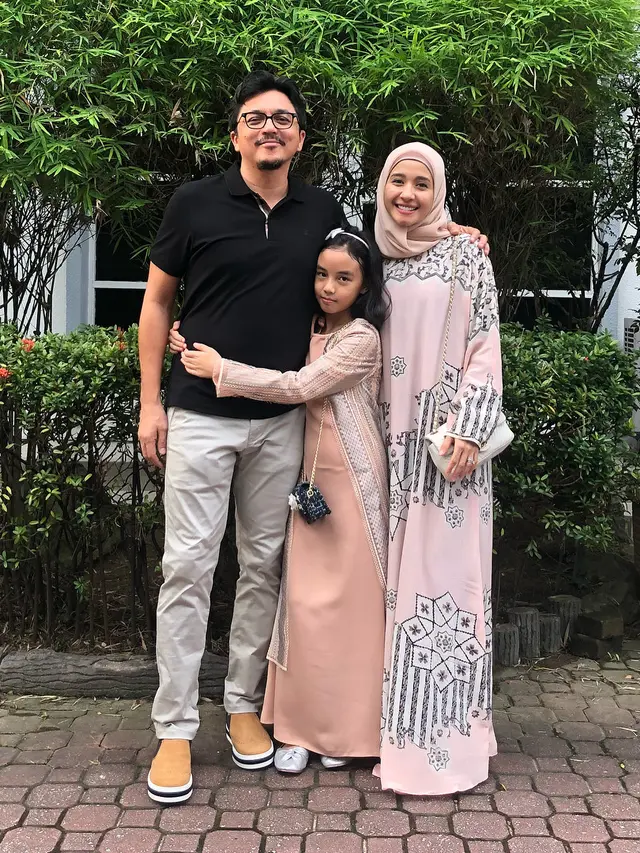 [Bintang] 8 Artis Indonesia yang Punya Suami Warga Negara Asing