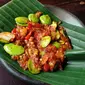 ilustrasi ikan goreng sambal pete/copyright by Irfanumoto (Shutterstock)