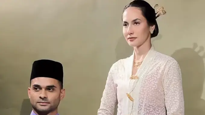 Pevita Pearce Pakai Dua Kebaya saat Wedding Anniversary Bareng Suami