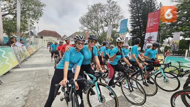 Para pesepeda wanita dari Indonesia dan Qatar berfoto bareng di Culturide
