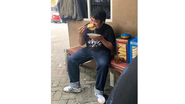 6 Potret Orang saat Makan Ini Bisa Bikin Geregetan