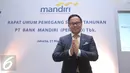 Direktur Utama terpilih Bank Mandiri, Kartika Wirdjoatmodjo memberikan salam usai konferensi pers Rapat Umum Pemegang Saham Tahunan Bank Mandiri, Jakarta, Senin (21/3/2016). (Liputan6.com/Angga Yuniar)