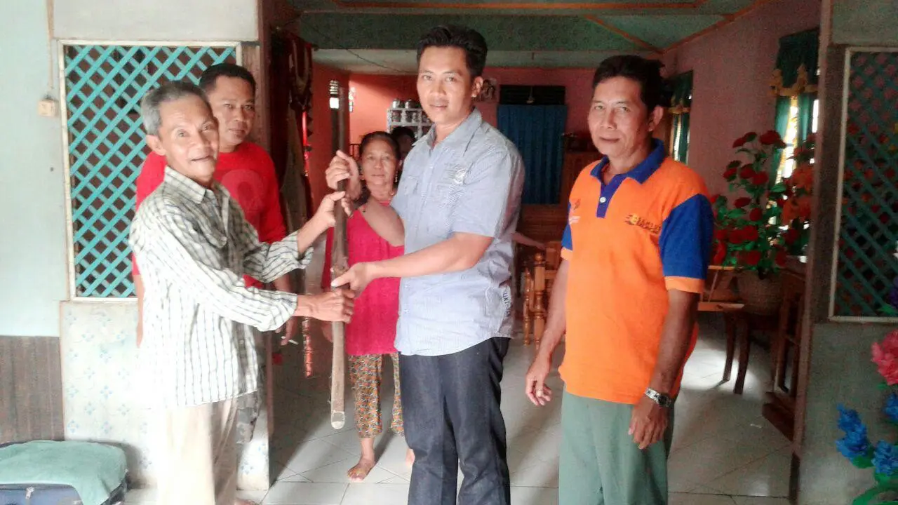 Cara TNI Rayu Warga Desa Pemilik Senpi Peninggalan Belanda