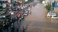 Banjir di Jalan Abdullah Syafei (Liputan6.com/ Raden Trimutia Hatta)