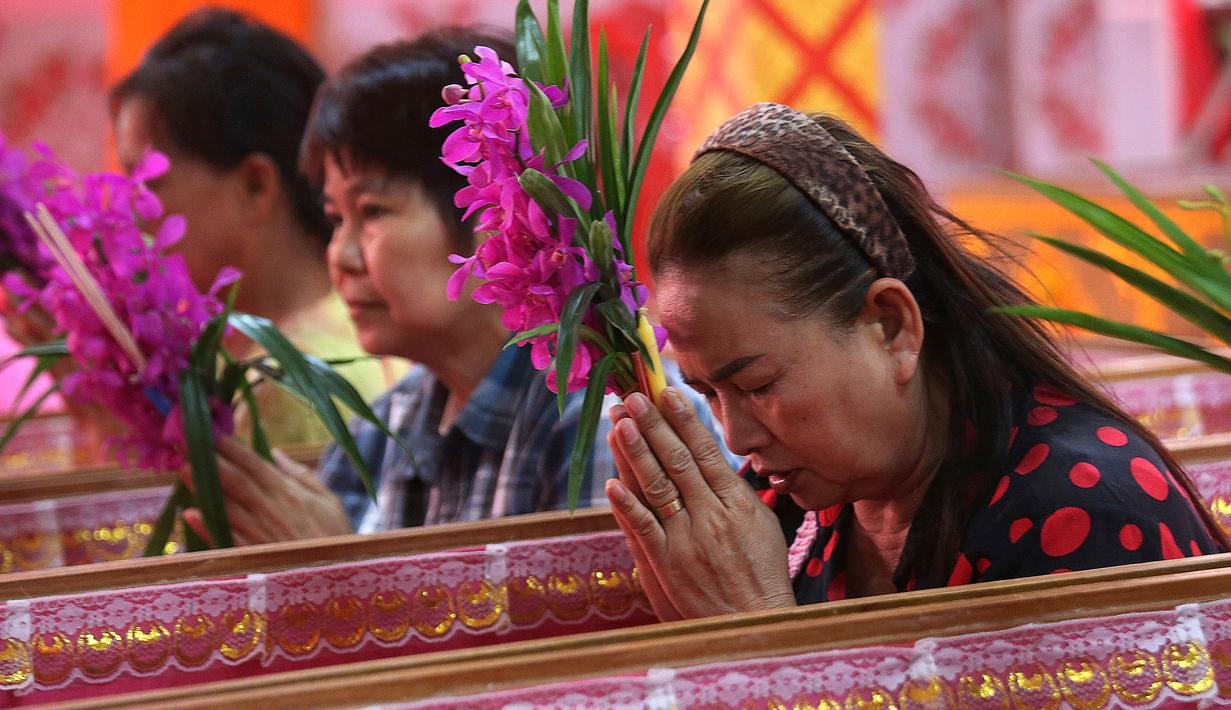 FOTO: Ritual Unik di Thailand, Menjajal Tidur dalam Peti ...