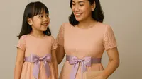 7 Model Long Dress Brokat Kembar Ibu dan Anak, Tampil Kompak di Acara Spesial