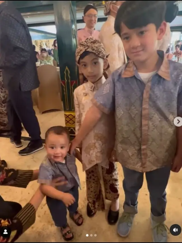 7 Potret Raffi Ahmad dan Nagita Slavina Kondangan ke Pernikahan Kaesang-Erina