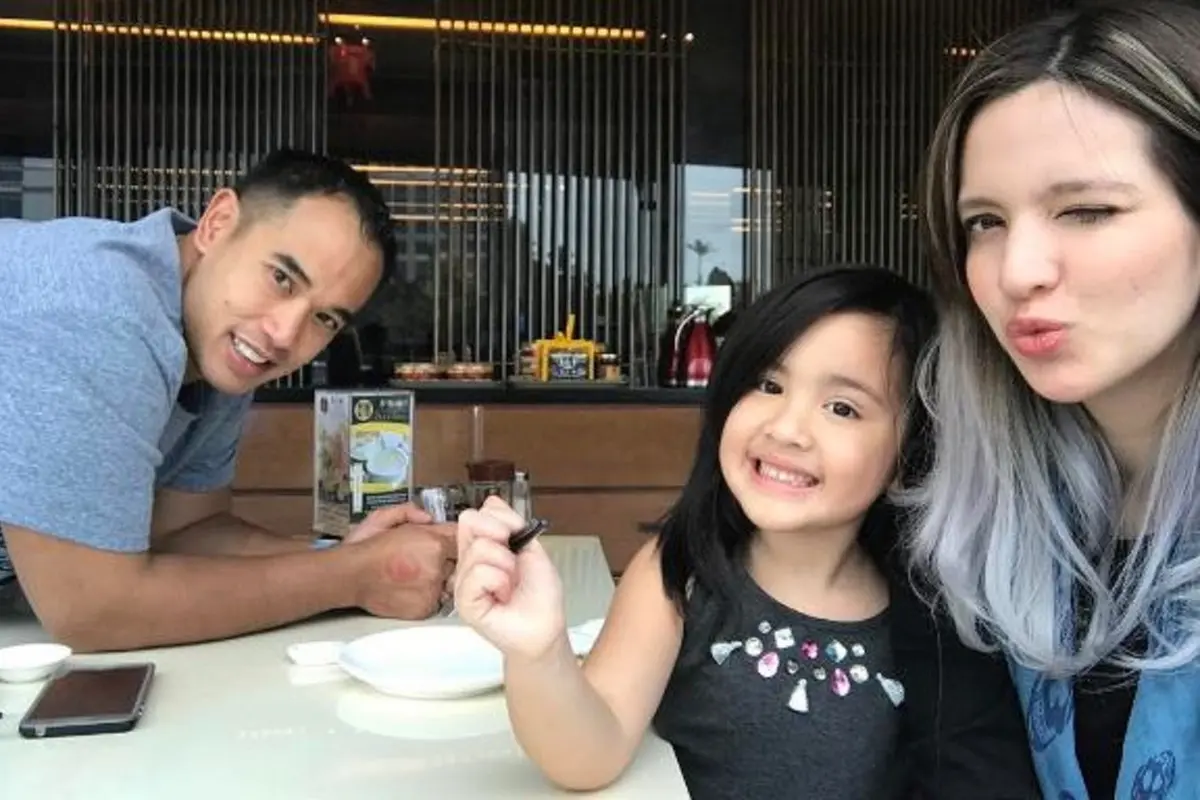 [Bintang] Nia Ramadhani dan Ardi Bakrie