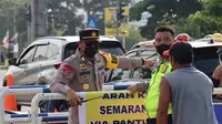 Polres Pemalang mengarahkan kendaraan arah timur ke jalur arteri seturut pemberlakuan one way di jalan tol. (Foto: Liputan.com/Polres Pemalang)