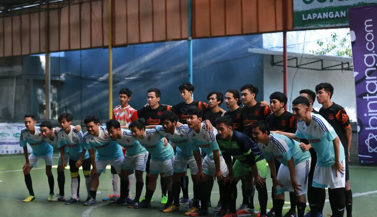 Yang masuk final dalam kompetisi futsal adalah Suporter Barcelona Indonesia (SBI) melawan Big Reds, Bekasi. Dan SBI meraih gelar juara dalam kompetisi futsal Bintang Bola Annieversary. (Adrian Putra/Bintang.com)