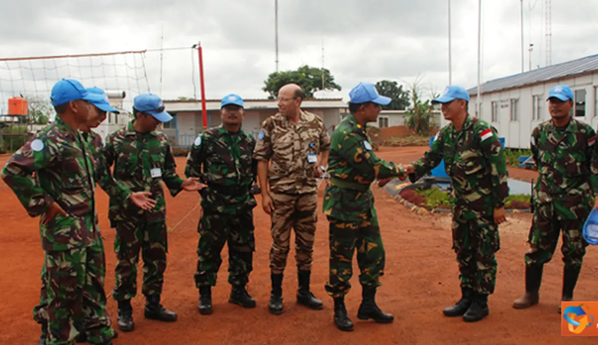 Citizen6, Kongo: Staf Logistik MONUSCO Letkol Delower (Bangladesh) dan Mayor Moha (Maroko), melakukan kunjungan ke Markas Kontingen Garuda XX-I/MONUSCO, Bumi Nusantara Camp Dungu Kongo, Rabu (18/7). (Pengirim: Badarudin Bakri)