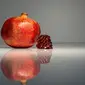 Pomegranate alias delima, salah satu bahan potensial dikembangkan sebagai bahan baku kosmetik lokal. (dok.  John Vid/Unsplash)