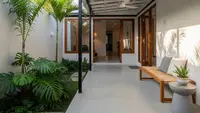 7 Model Teras Rumah Semi Terbuka yang Buat Hunian Terasa Estetik dan Sejuk