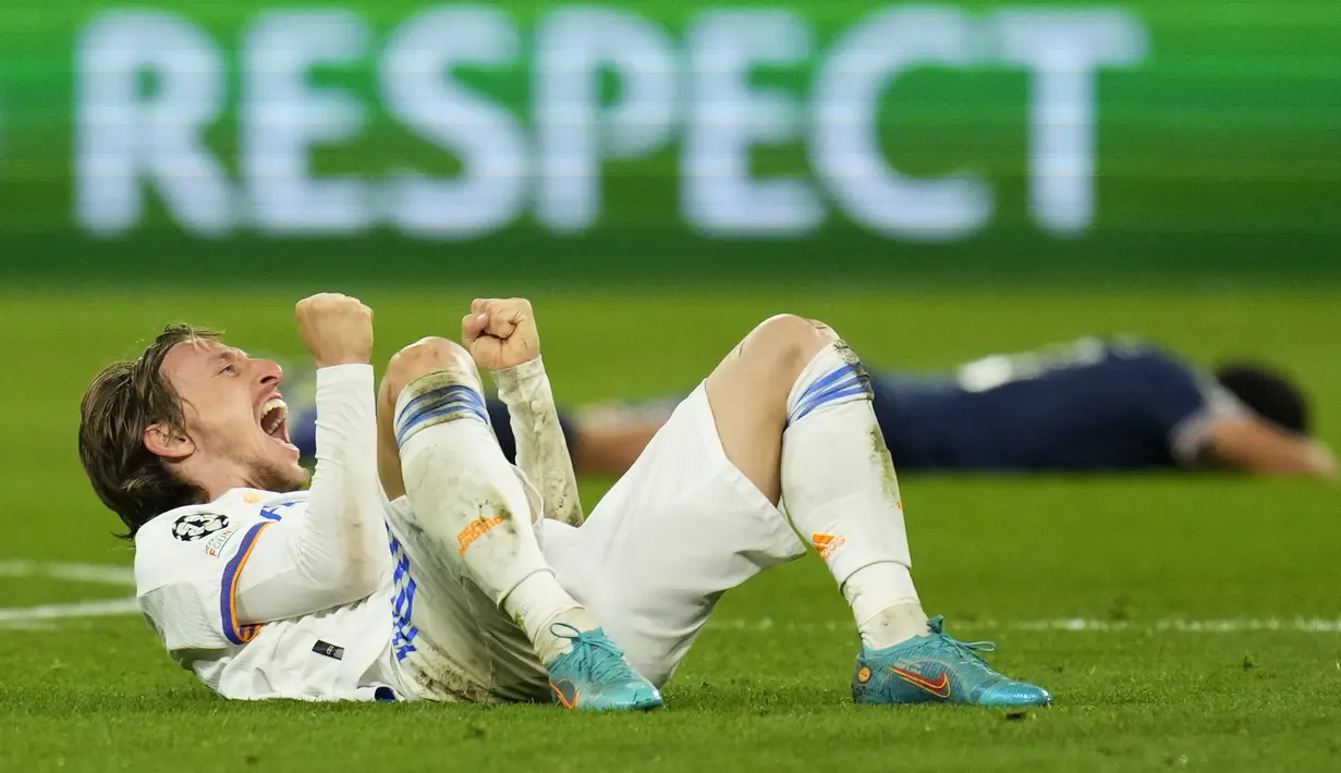 Kemenangan ini membuat Real Madrid keluar sebagai pemenang dalam duel dua leg dengan agregat skor 3-2. Pada pertemuan sebelumnya di Parc des Princes bulan Februari lalu, Madrid menelan kekalahan dengan skor tipis 0-1. (AP/Manu Fernandez)