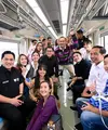 Sederet pegiat seni perempuan diajak Presiden Jokowi jajal LRT dari Stasiun Jati Mulya. Mulai dari Chelsea Islan, Yuni Shara, hingga Reisa Broto Asmoro [Biro Sekretariat Presiden]
