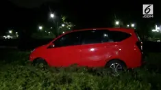 Diduga nekat mengemudi dalam keadaan mengantuk, sebuah mobil minibus terperosok ke tengah Taman Suropati, Menteng, Jakarta Pusat, Kamis dini hari tadi.