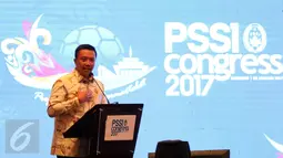 Menpora Imam Nahrawi memberi sambutan jelang membuka Kongres PSSI 2017 di Bandung, Minggu (8/1). Salah satu yang dibahas adalah pencabutan hukuman kepada klub atau individu anggota PSSI. (Liputan6.com/Helmi Fithriansyah)