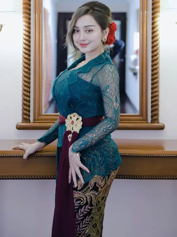 6 Momen Lamaran Cupi Cupita dan Bintang Bagus, Tampil Memesona Pakai Kebaya