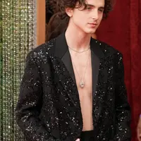 Timothée Chalamet dalam setelan Louis Vuitton di Oscar 2022. Foto: Instagram.
