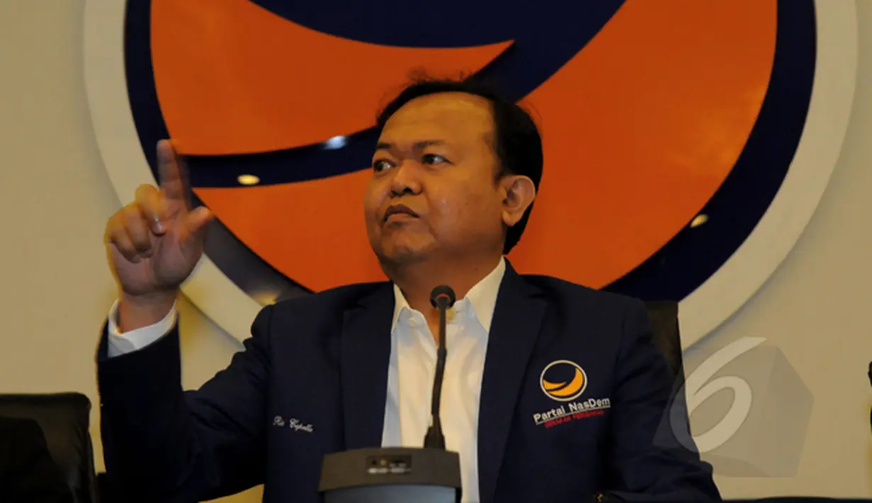 Sekjen Nasdem Patrice Rio Capella saat menggelar konferensi pers di DPP Nasdem, Jakarta, Senin (2/3). Partai NasDem menyatakan menarik diri dari kepanitiaan hak angket yang sebelumnya telah disetujui oleh mayoritas DPRD DKI. (Liputan6.com/Faisal R Syam)