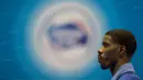 Pebasket NBA asal klub Charlotte Hornets, Marvin Williams, memberikan pelatihan kepada pebasket muda Indonesia. (Bola.com/Vitalis Yogi Trisna)