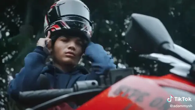 Jarang Tersorot, Ini 6 Potret Adam Batubara Anak Ucok Baba yang Berwajah Tampan