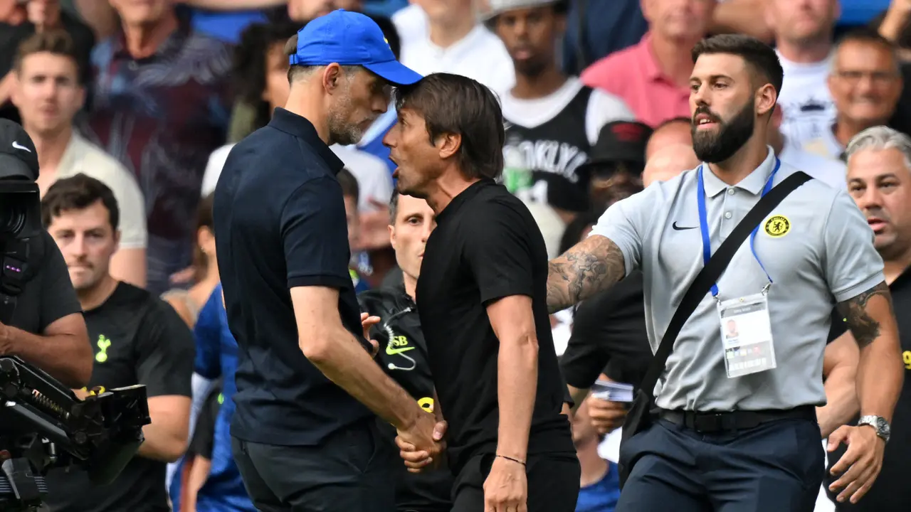 Foto: Derbi London Memang Panas, Thomas Tuchel dan Antonio Conte Terlibat Keributan di Akhir Pertandingandari Salaman
