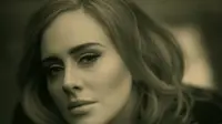 Lagu terbaru Adele serta videoklipnya sukses membuat semua orang galau