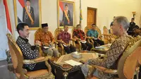 Untuk pertama kalinya Pemprov Jambi menggelar pertemuan khususnya dengan Pemerintah Australia yang diwakili Minister-Counsellor Kedutaan Besar Australia, Bradley Armstrong. (Liputan6.com/B Santoso)