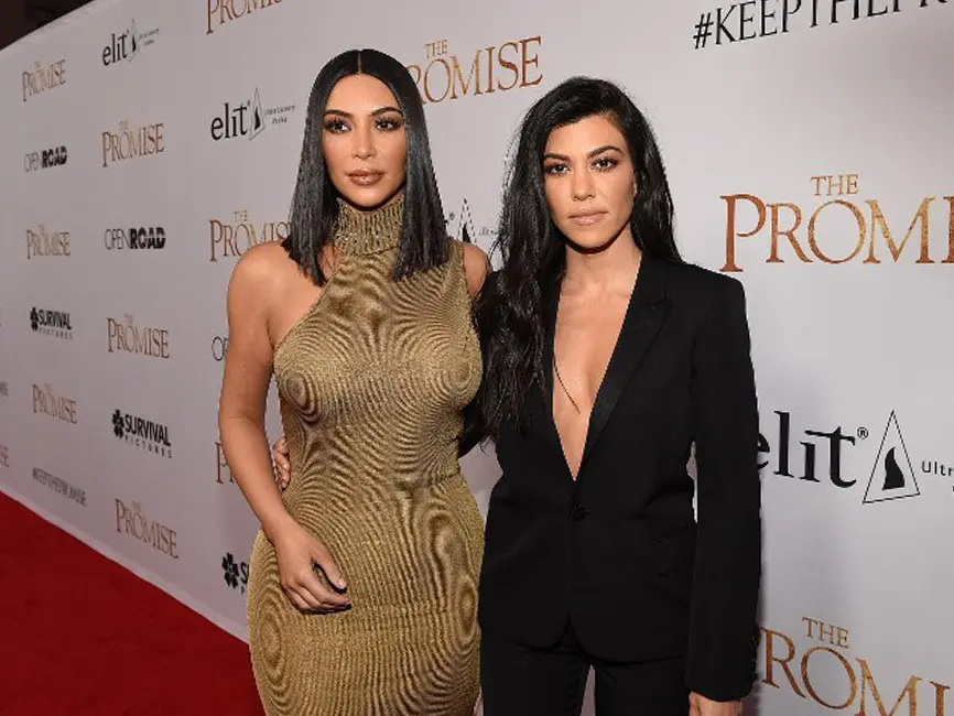 Kim Kardashian dan Kourtney Kardashian. (AFP/Bintang.com)