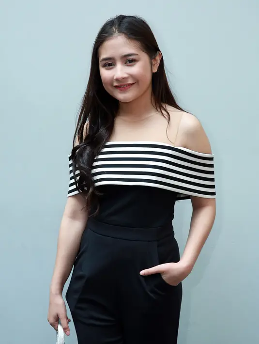 Pada 18 Maret lalu, dalam akun Instagramnya, Prilly mengunggah foto mengenakan baju pengantin. Ia berharap bisa mengenakannya sekitar 7 tahun lagi. (Deki Prayoga/Bintang.com)