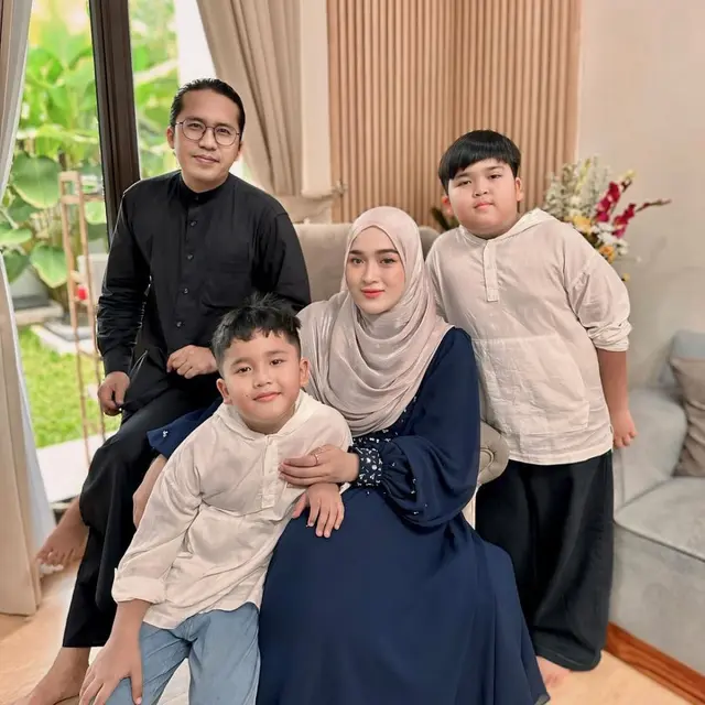 Sudah Bercerai, Ini 6 Momen Seleb Rayakan Lebaran Bersaman Mantan