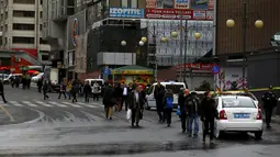 Suasana dekat lokasi serangan bom bunuh diri di Ankara , Turki 14 Maret 2016. Pusat pembelanjaan ditutup dan jalan - jalan lalu lintas dijaga ketat untuk langkah keamanan. (REUTERS / Umit Bektas)