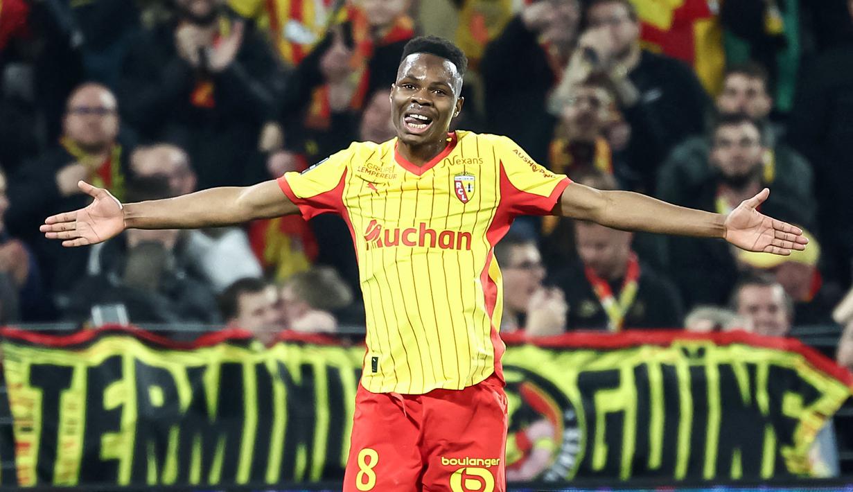 Hasil tersebut membuat RC Lens menggeser posisi Paris Saint-Germain dari puncak klasemen sementara Ligue 1. (AFP/Sameer Al-Doumy)