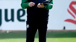 Pelatih Villarreal, Unai Emery memimpin sesi latihan di tempat latihan Ciutat Esportiva Vila-Real di Vila-Real, Spanyol, Selasa (26/4/2022). Villarreal akan bertanding melawan wakil Inggris, Liverpool pada leg pertama semifinal Liga Champions di Stadion Anfield, Kamis (28/4/2022) dini hari WIB. (AFP/Jose Jordan)